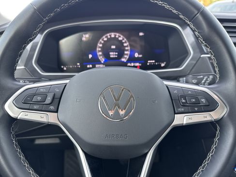 Used 2024 Volkswagen Tiguan SE image 10