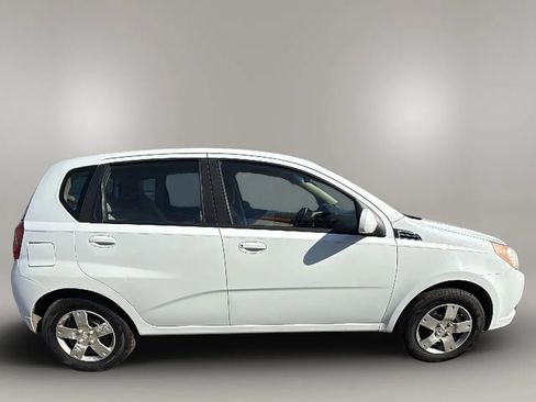 Used 2011 Chevrolet Aveo5 LT w/ Power and Convenience Package FWD image 6