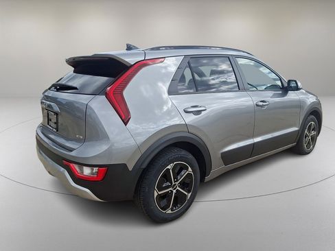 Used 2023 Kia Niro EX image 11