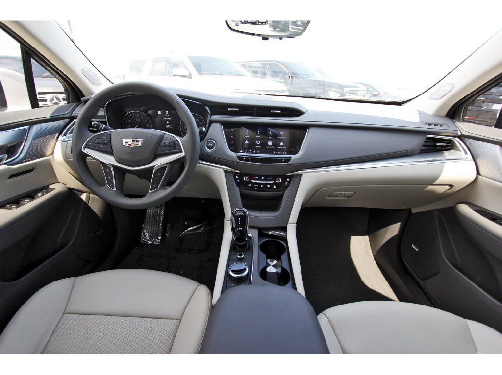 Used 2026 Cadillac XT5 Premium Luxury w/ Driver Assist Package FWD image 9