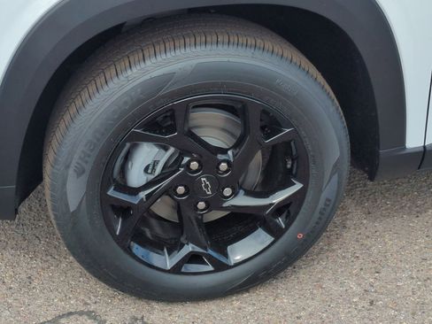 New 2026 Chevrolet Trax LT w/ Driver Confidence Package FWD image 31