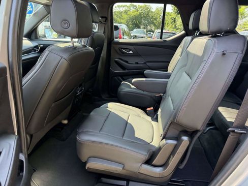 Used 2023 Chevrolet Traverse RS AWD/4WD image 14