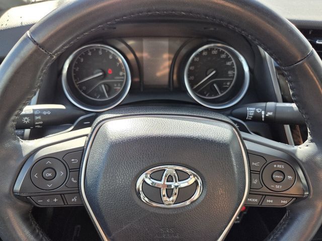 Used 2018 Toyota Camry SE w/ Moonroof Package FWD image 19