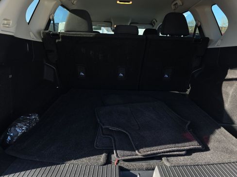 Used 2024 Nissan Rogue S AWD/4WD image 16