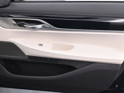 Used 2022 BMW 740i w/ M Sport Package RWD image 24