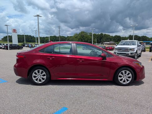 Used 2025 Toyota Corolla LE FWD image 6