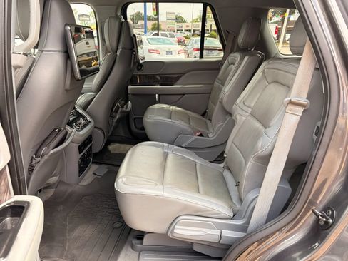 Used 2018 Lincoln Navigator Reserve w/ Technology Package AWD/4WD image 30
