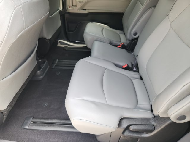 Used 2022 Toyota Sienna XLE FWD image 28