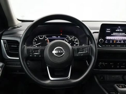 Used 2024 Nissan Rogue S AWD/4WD image 17