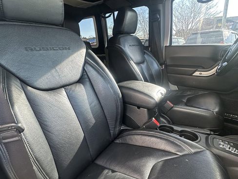 Used 2017 Jeep Wrangler Unlimited Rubicon w/ Connectivity Group image 12