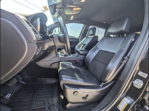 Used 2019 Jeep Grand Cherokee Altitude AWD/4WD image 18