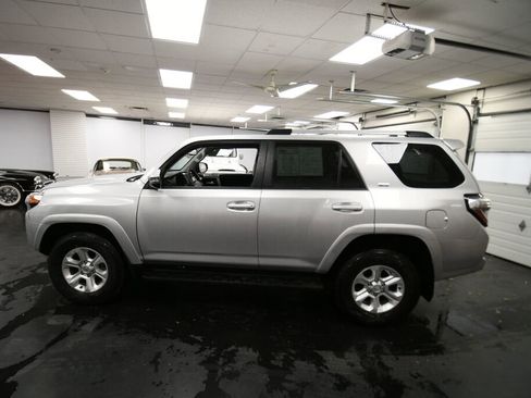 Certified 2024 Toyota 4Runner SR5 Premium image 4