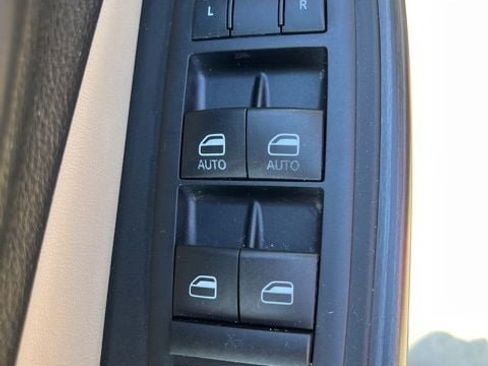 Used 2016 Jeep Cherokee Limited FWD image 16