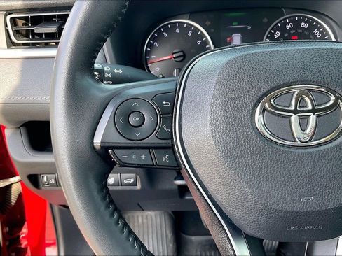 Used 2022 Toyota RAV4 XLE image 16