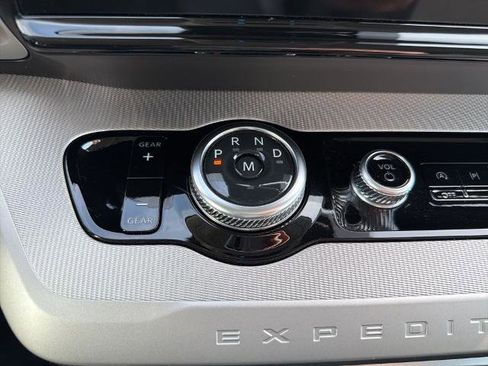 Certified 2025 Ford Expedition Active AWD/4WD image 31