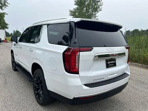 Used 2023 GMC Yukon SLT w/ SLT Premium Package AWD/4WD image 4