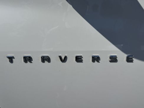 Used 2022 Chevrolet Traverse LS FWD image 10