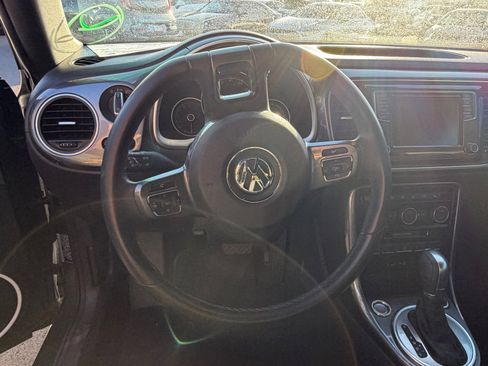 Used 2018 Volkswagen Beetle 2.0T SE FWD image 11