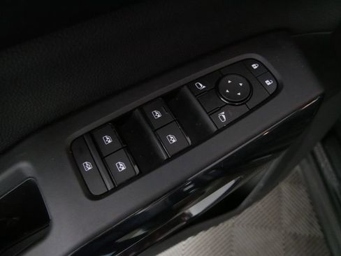 Used 2024 Nissan Pathfinder SV AWD/4WD image 17