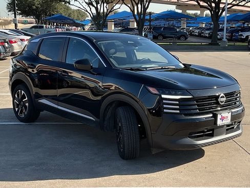 Used 2025 Nissan Kicks SV image 4