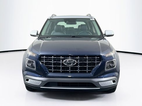 Used 2021 Hyundai Venue image 2