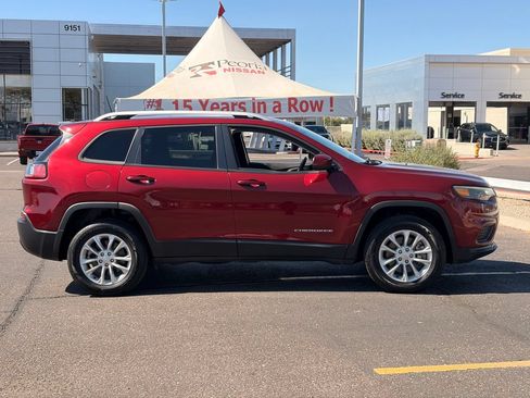 Used 2020 Jeep Cherokee Latitude w/ Cold Weather Group AWD/4WD image 7