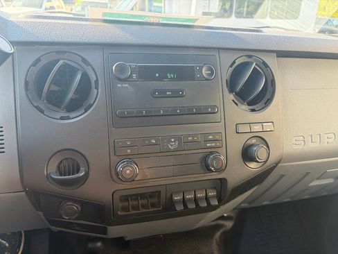 Used 2015 Ford F550 4x4 Regular Cab Super Duty image 28