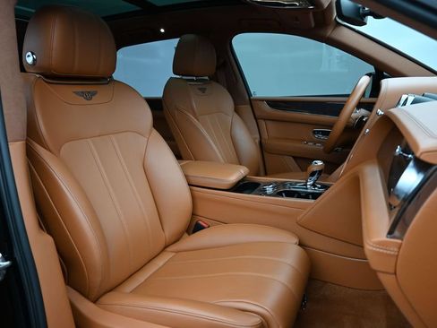 Used 2019 Bentley Bentayga AWD/4WD image 27