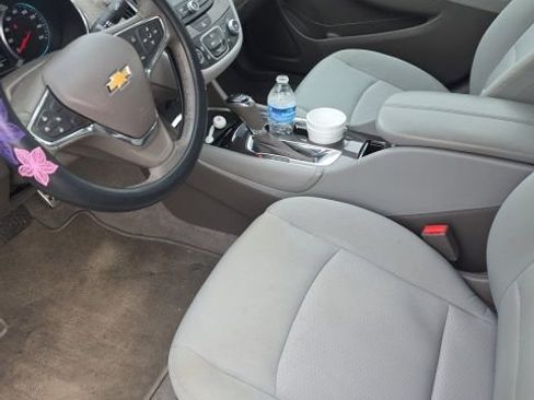 Used 2017 Chevrolet Malibu LT image 7