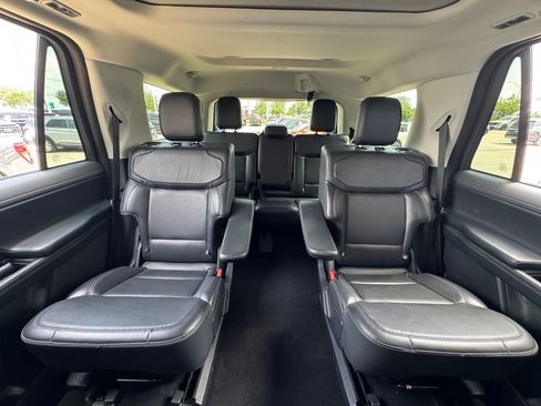 Used 2025 Ford Expedition Platinum AWD/4WD image 28