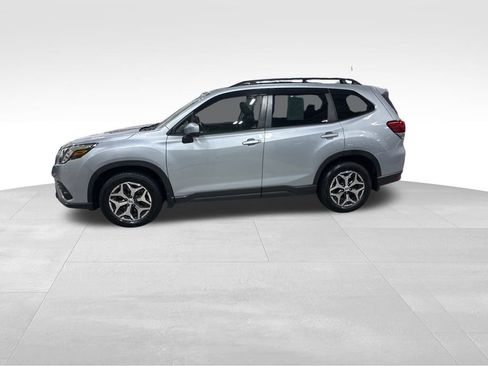 Used 2022 Subaru Forester Premium image 12