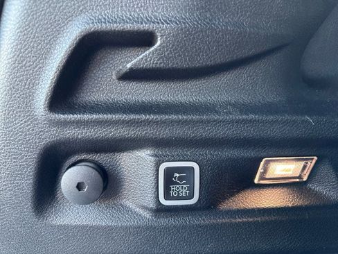 Used 2023 Jeep Grand Cherokee L Laredo image 22