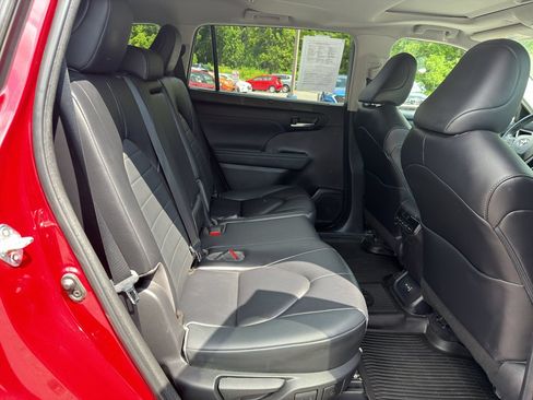 Used 2023 Toyota Highlander XLE AWD/4WD image 26
