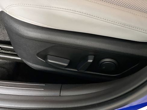 Used 2025 Hyundai Elantra Limited image 16