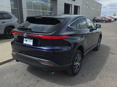 Used 2023 Toyota Venza LE AWD/4WD image 5