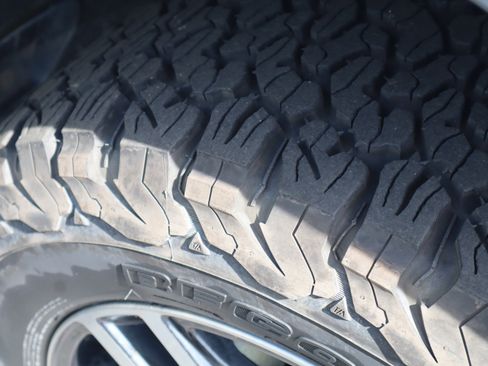 Used 2023 GMC Sierra 1500 AT4 w/ AT4 Premium Package AWD/4WD image 14