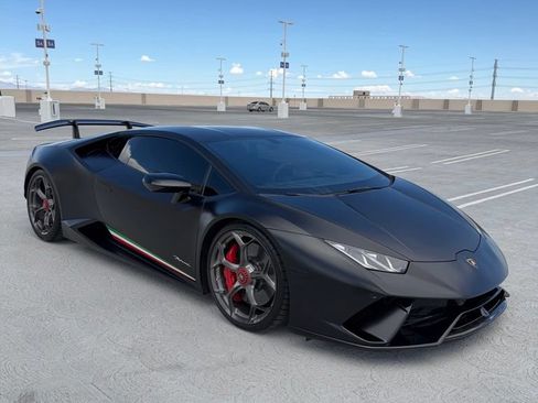 Used 2018 Lamborghini Huracan Performante AWD/4WD image 4