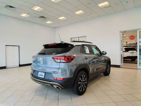 Used 2022 Chevrolet TrailBlazer ACTIV w/ Sun and Liftgate Package FWD image 2