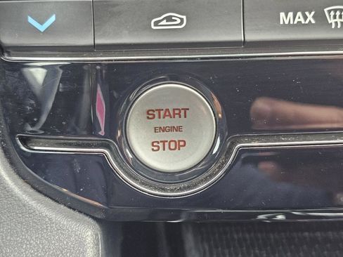 Used 2019 Jaguar F-PACE Premium image 32