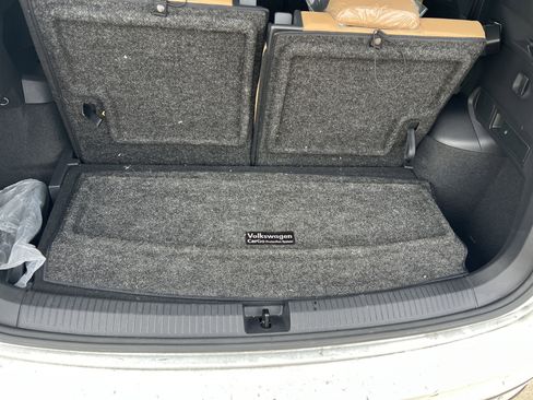 Certified 2023 Volkswagen Tiguan SE R-Line image 30