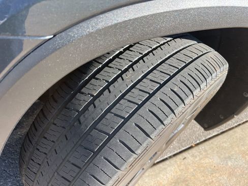 Used 2021 Chevrolet Traverse LT image 5