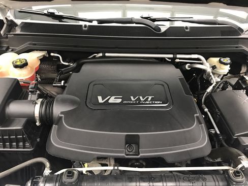 Used 2015 Chevrolet Colorado Z71 AWD/4WD image 25