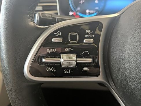 Used 2022 Mercedes-Benz GLS 450 4MATIC image 21