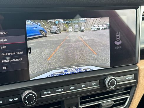 Used 2021 Porsche Macan Base image 21