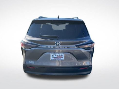 Used 2024 Toyota Sienna XLE image 5