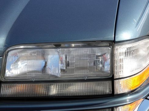 Used 1993 Buick Park Avenue Ultra FWD image 46