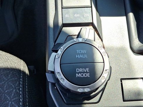 Used 2025 Toyota 4Runner SR5 AWD/4WD image 25
