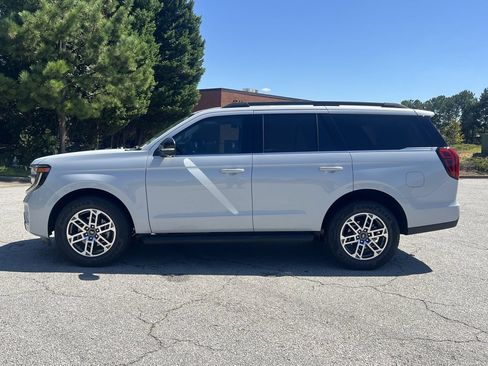 New 2026 Ford Expedition Active RWD image 22