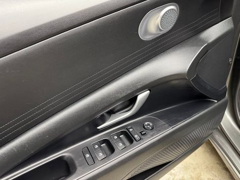 Used 2024 Hyundai Elantra SEL image 11