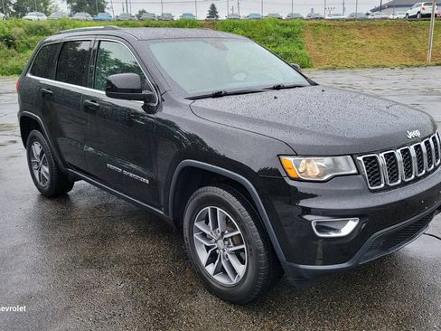 Used 2018 Jeep Grand Cherokee Laredo AWD/4WD image 16